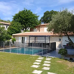 https://gite-kalinka.fr-provencehotel.com